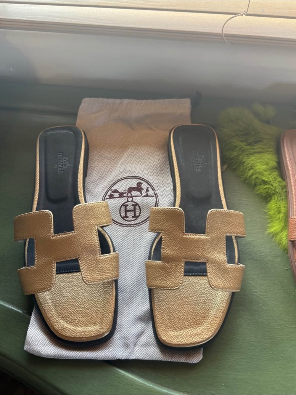 Oran H leather slides sandals sz 40 8.5